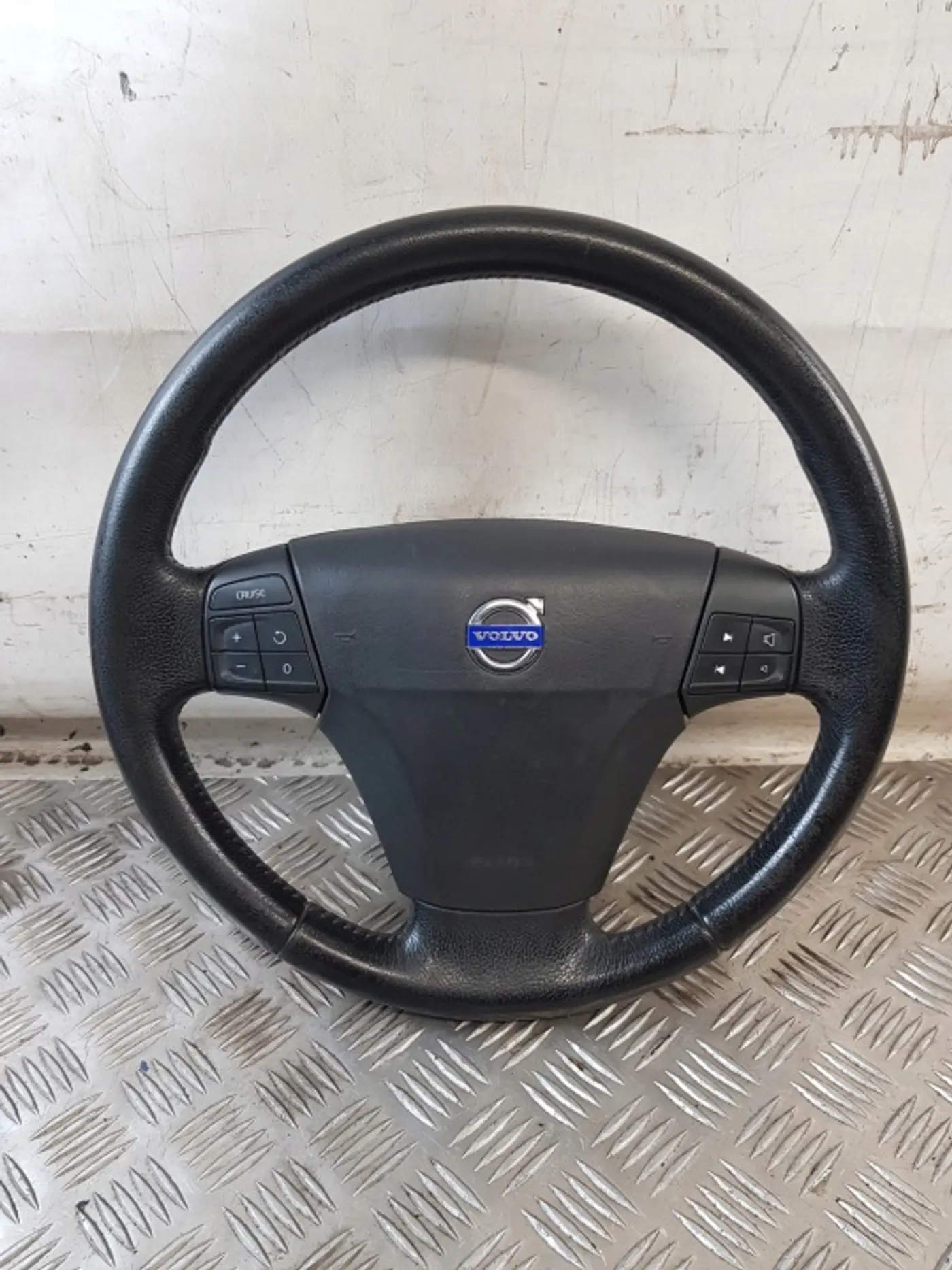 Руль к Volvo V50 2003