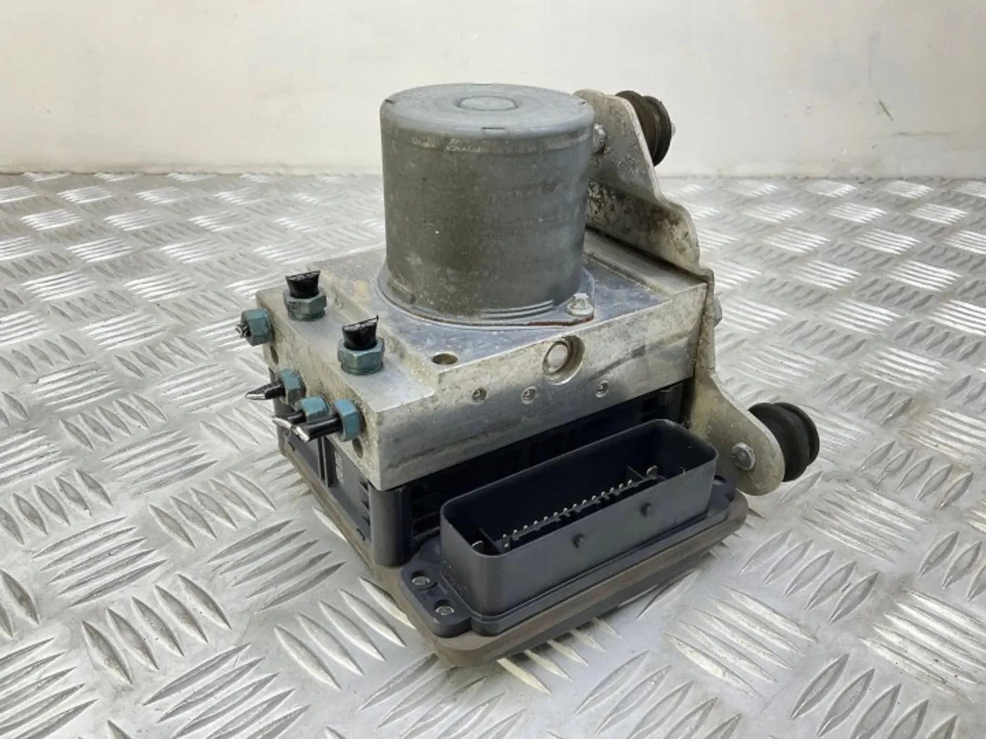 Блок ABS к Audi S6 2012