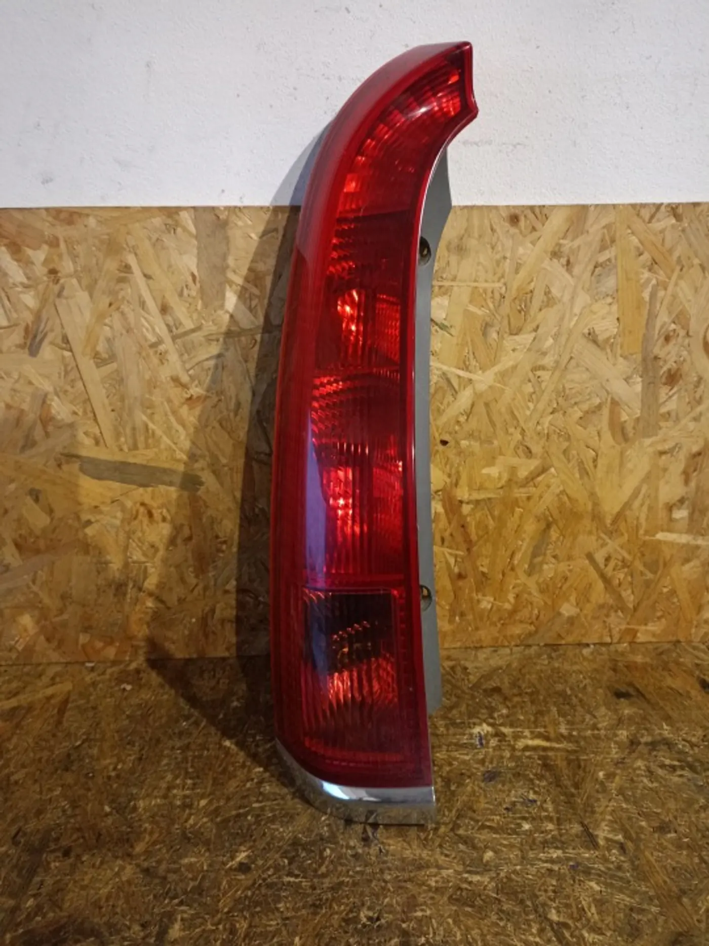 Фонарь задний левый к Honda Stream 2000
