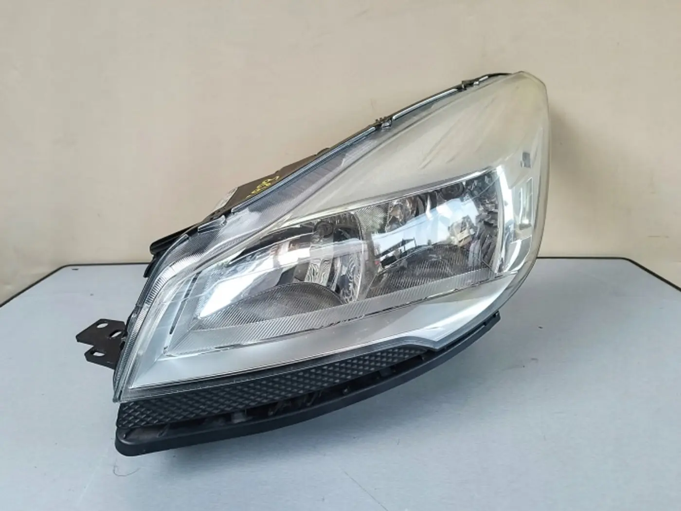Фара левая к Ford Kuga 2013