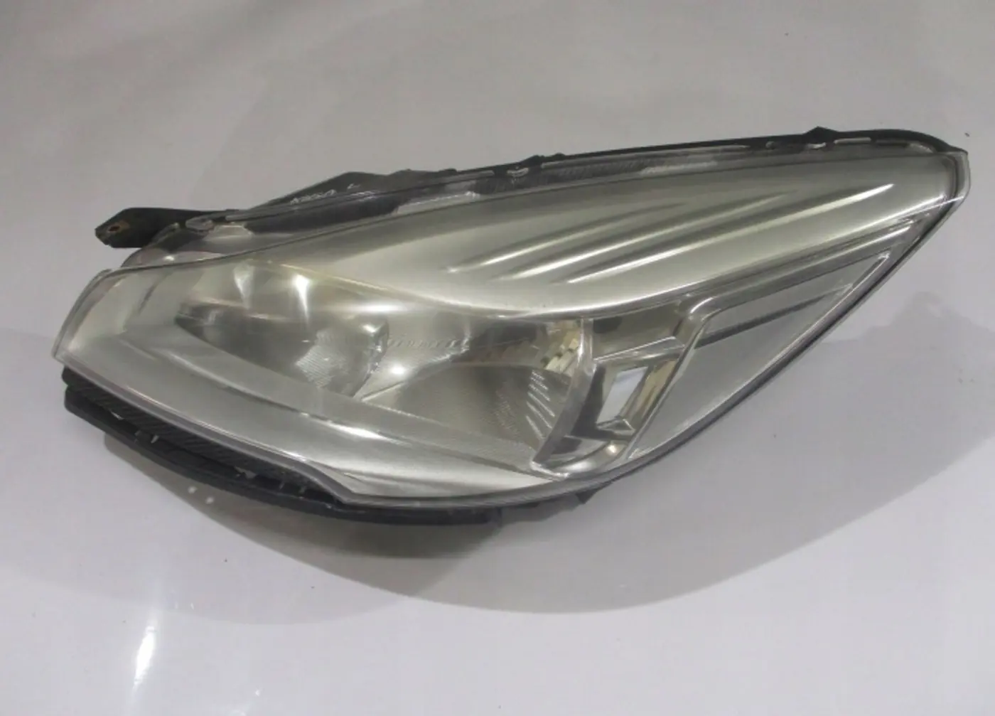 Фара левая к Ford Kuga 2013