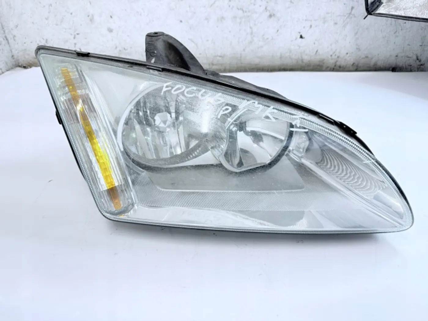 Фара правая к Ford Focus 2005