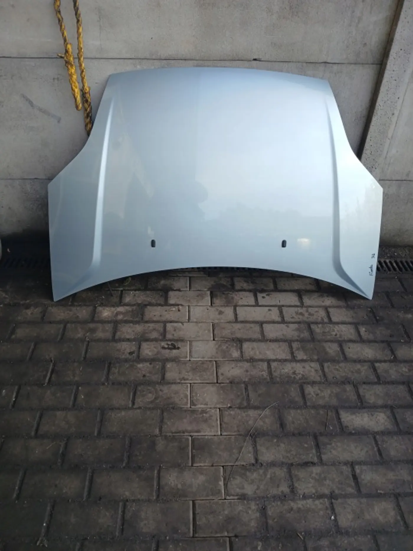 Капот к Ford Fiesta 2001
