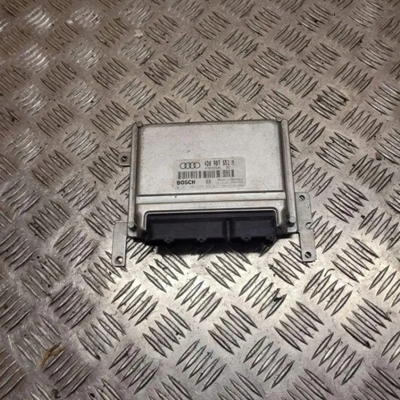 Блок управления двигателем к Audi S8 1996