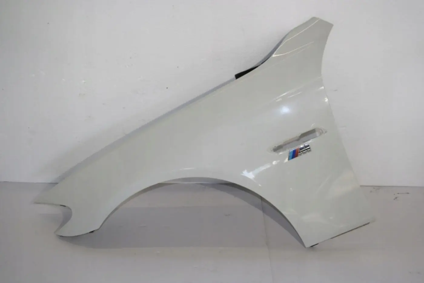 Крыло переднее левое к BMW M5 2011