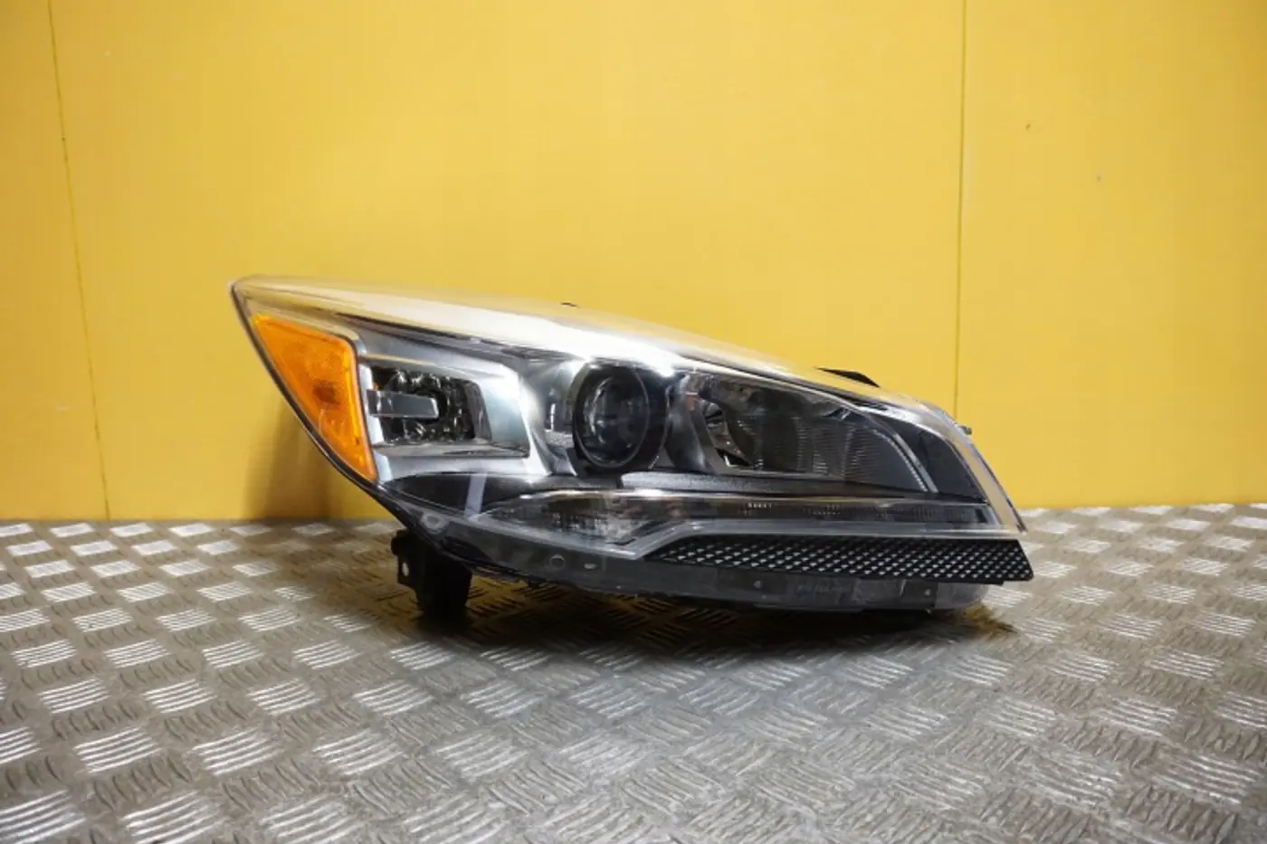 Фара правая к Ford Escape 2007