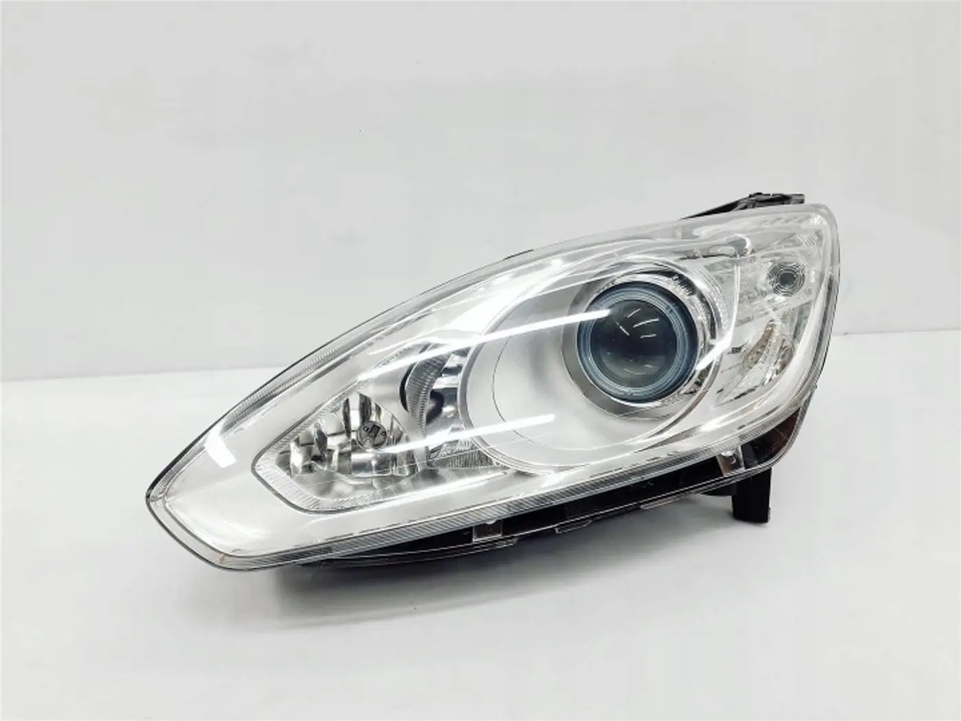 Фара левая к Ford C-MAX 2010