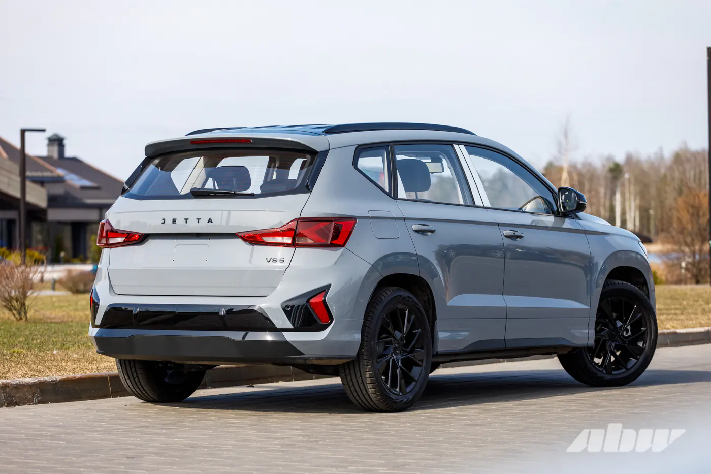 Проще, чем Karoq и Taos, зато новый? Знакомимся с Jetta VS5