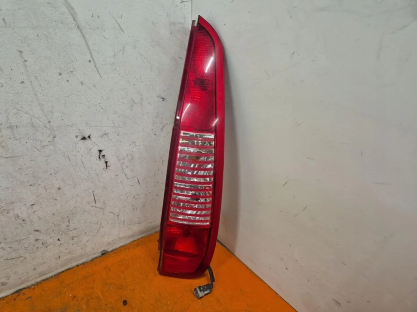 Фонарь задний правый к TATA Indica 2008