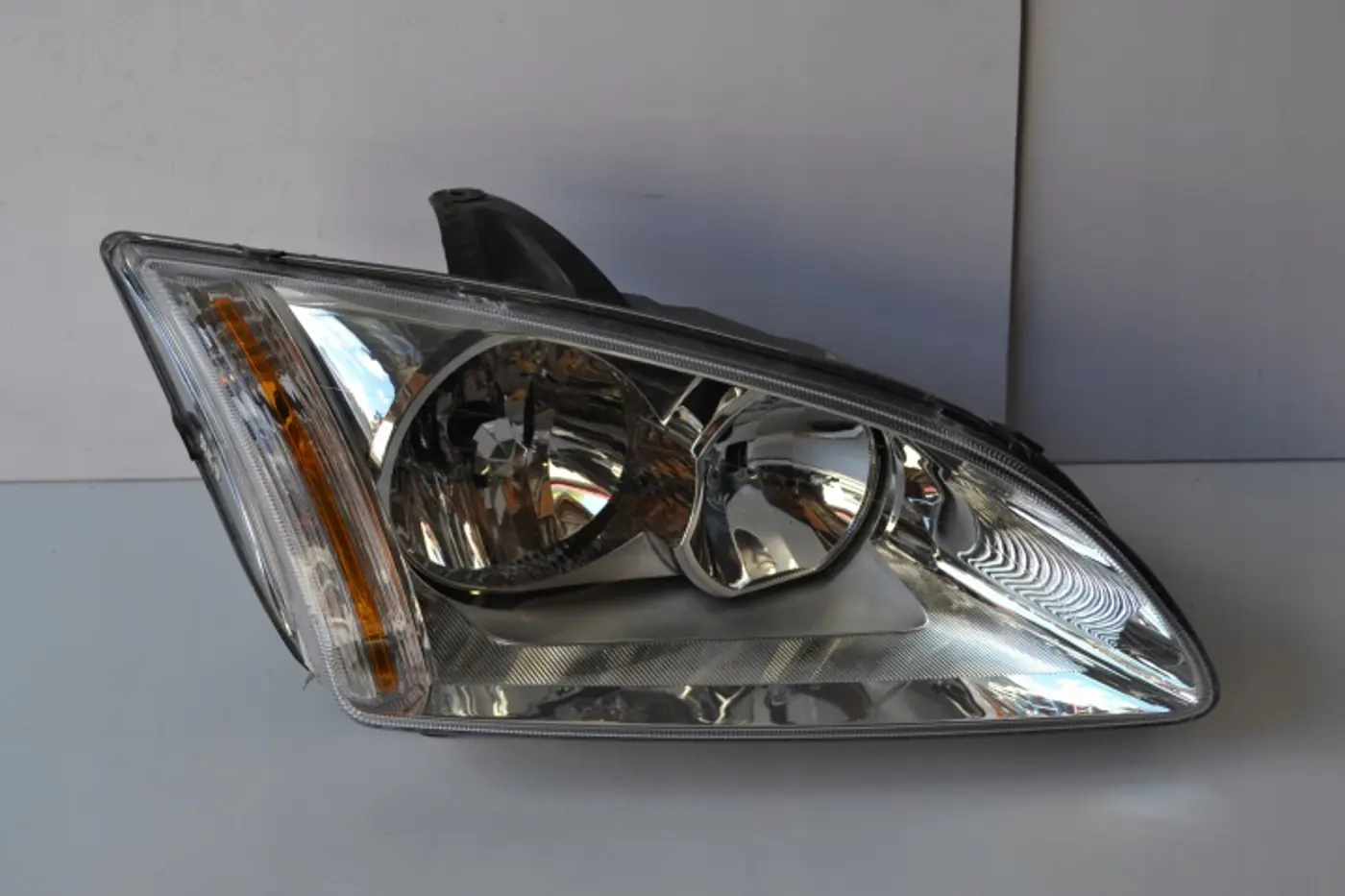 Фара правая к Ford Focus 2005