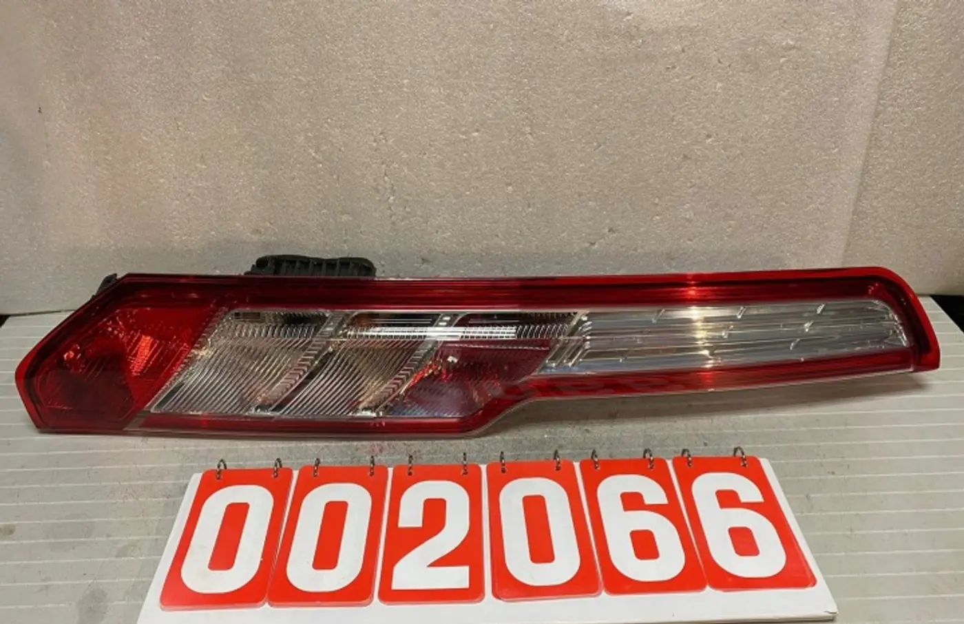 Фонарь задний левый к Ford Transit Custom 2012