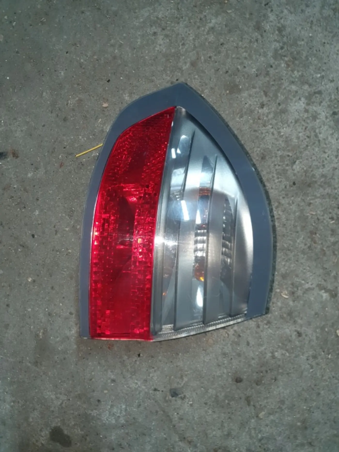 Фонарь задний левый к Ford S-MAX 2006
