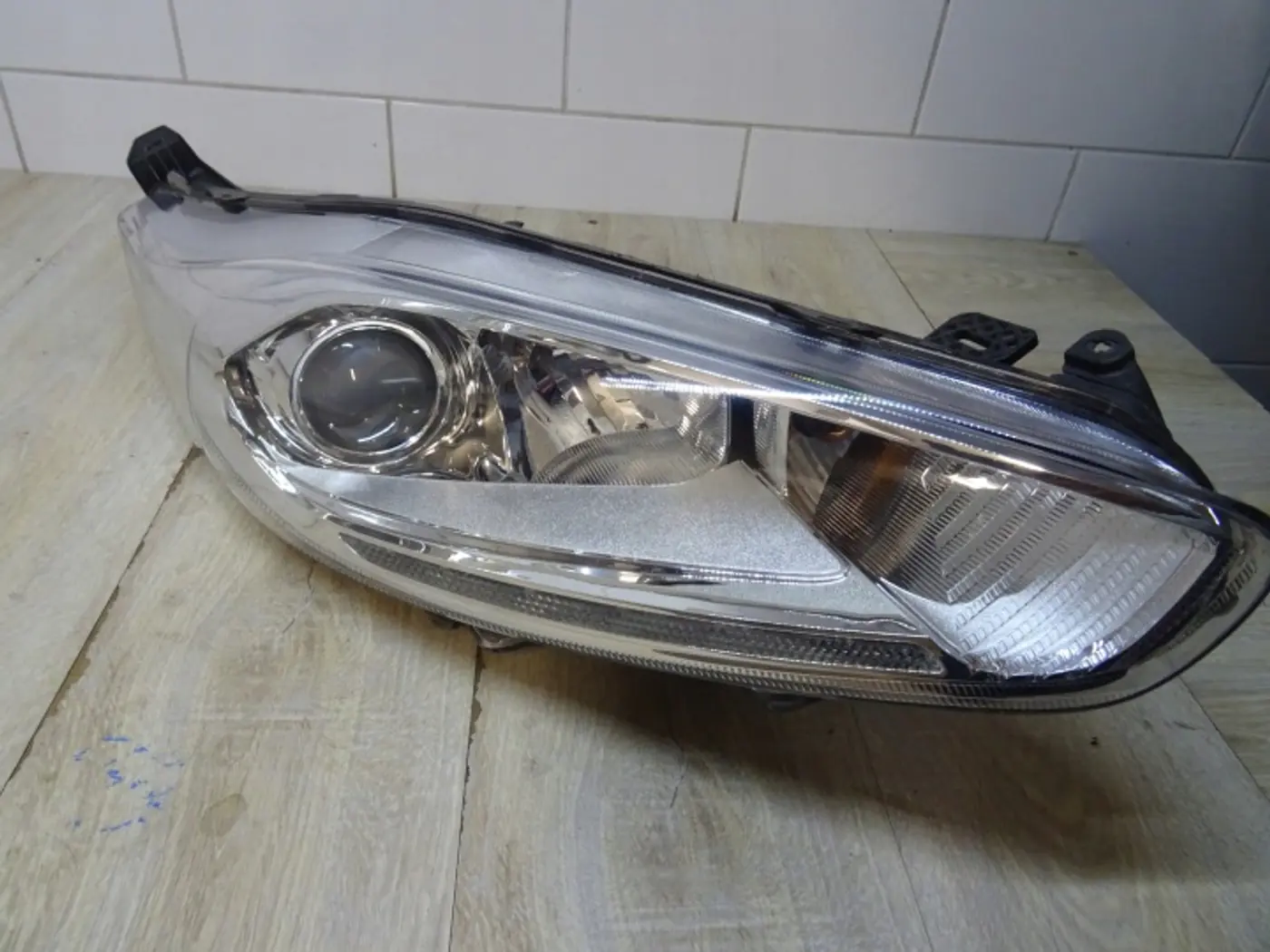 Фара левая к Ford Fiesta 2008