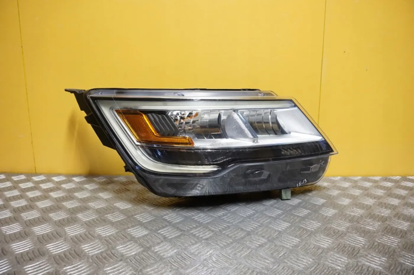 Фара правая к Ford Explorer 2015