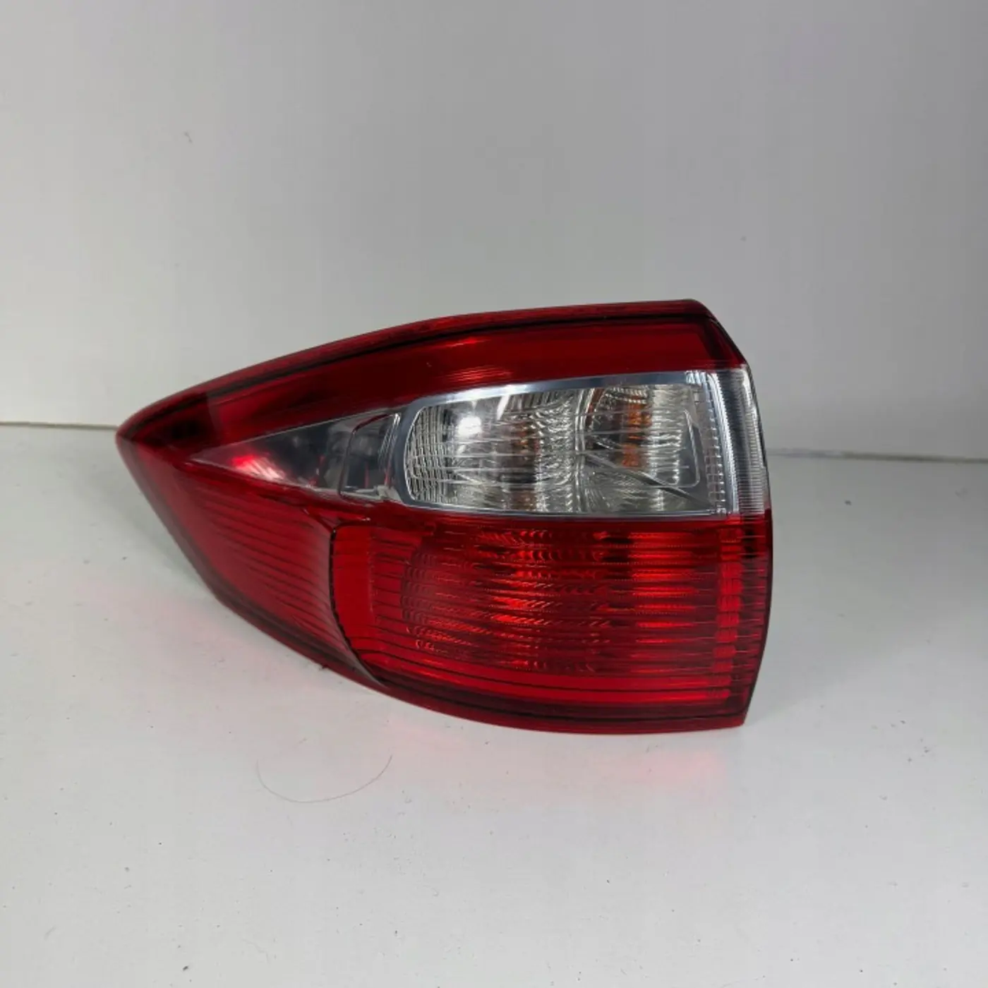 Фонарь задний левый к Ford C-MAX 2010