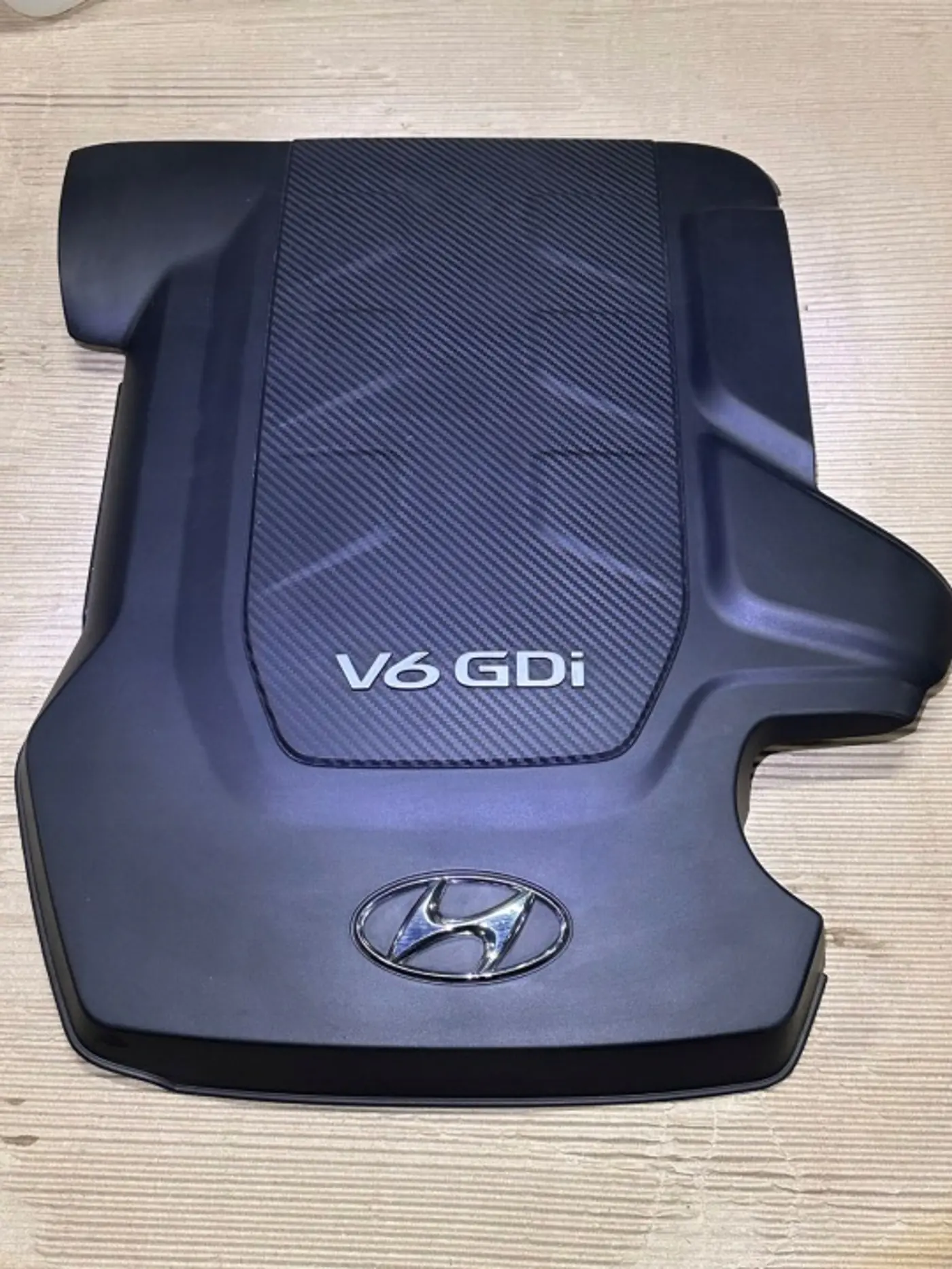 Декоративная крышка двигателя  к Genesis G80 2020