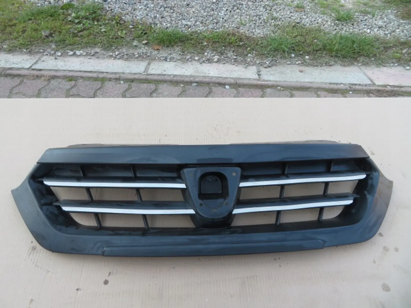 Решетка радиатора к Dacia Dokker 2012