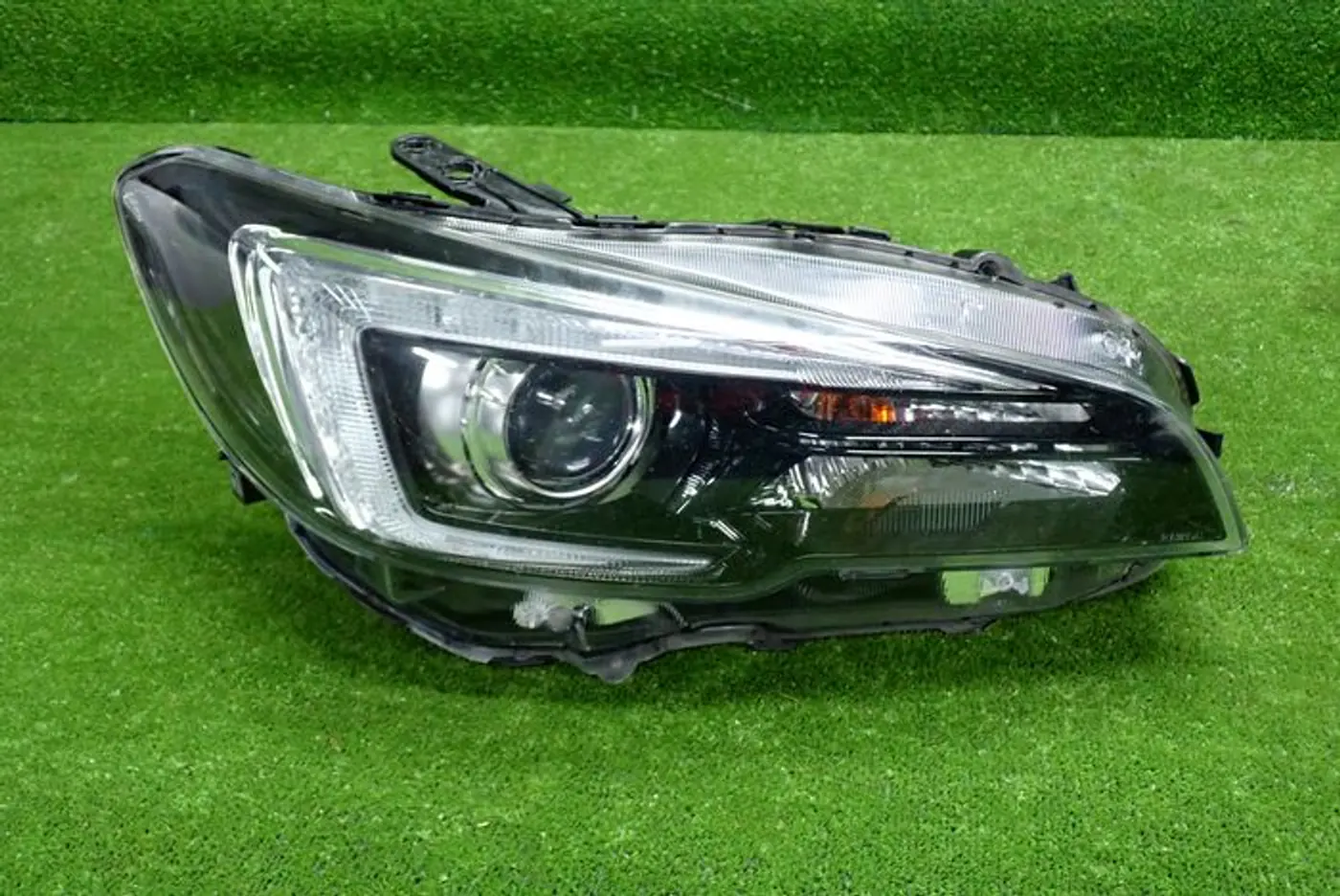 Фара правая к Subaru Levorg 2014