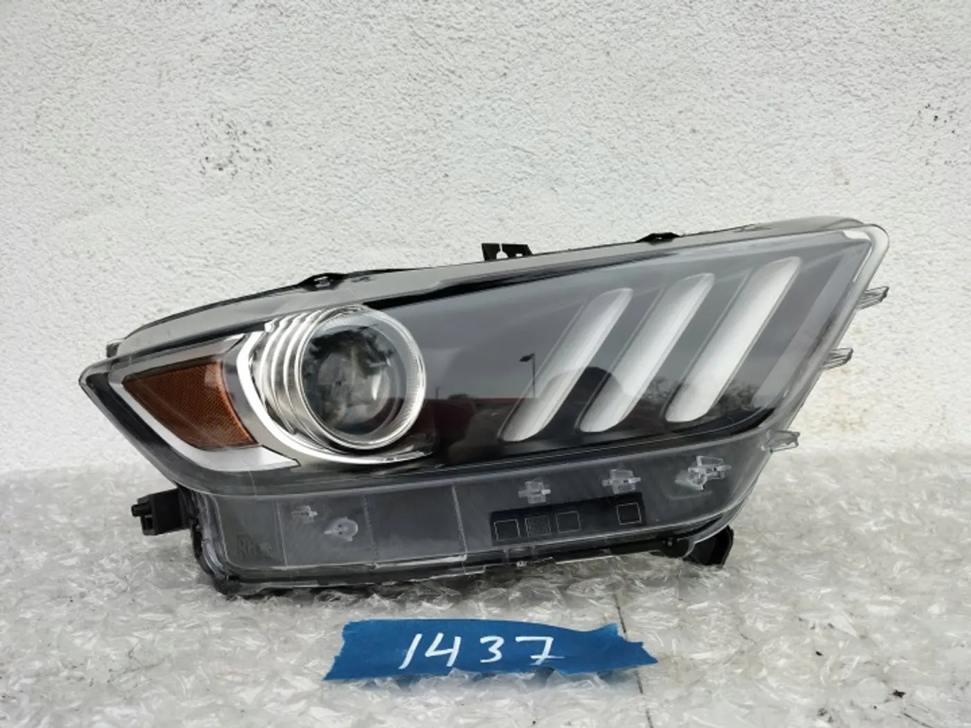 Фара правая к Ford Mustang 2014