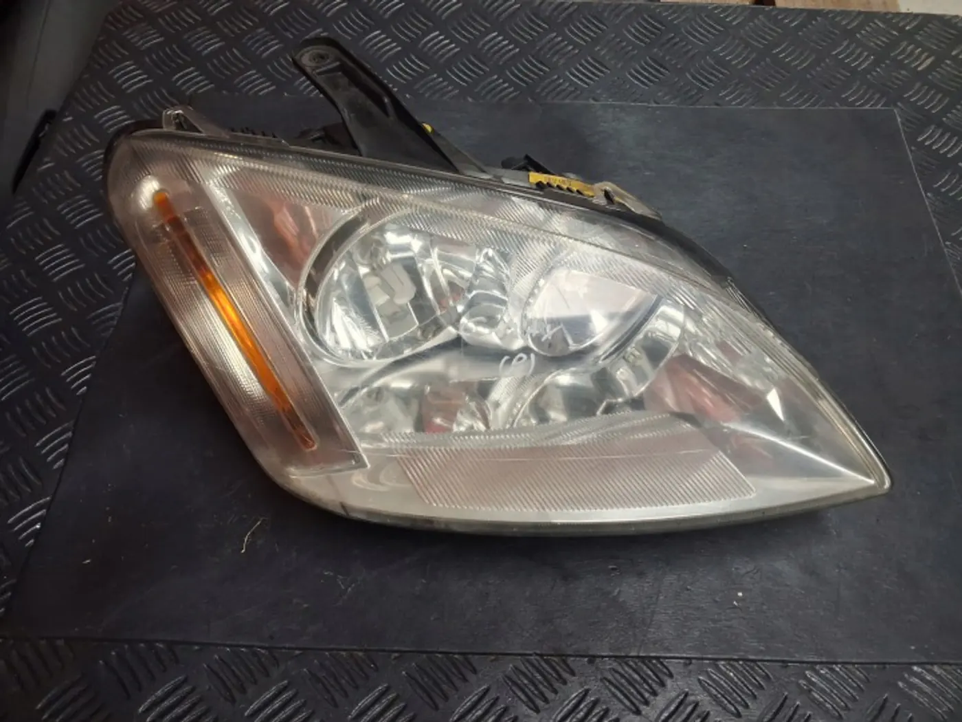 Фара правая к Ford C-MAX 2003