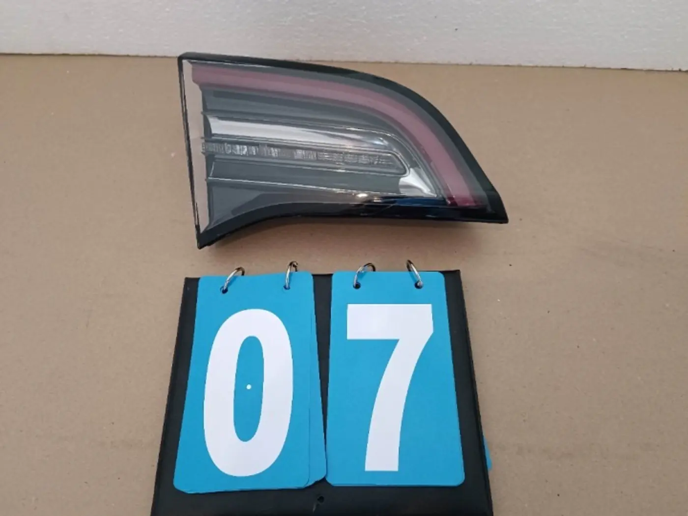 Фонарь задний левый к Tesla Model Y 2020