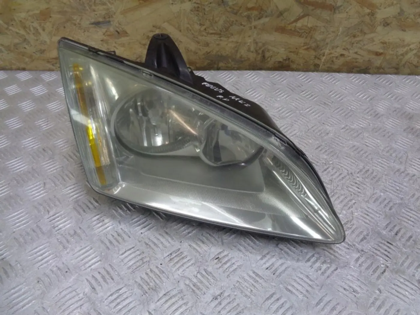 Фара правая к Ford Focus 2005