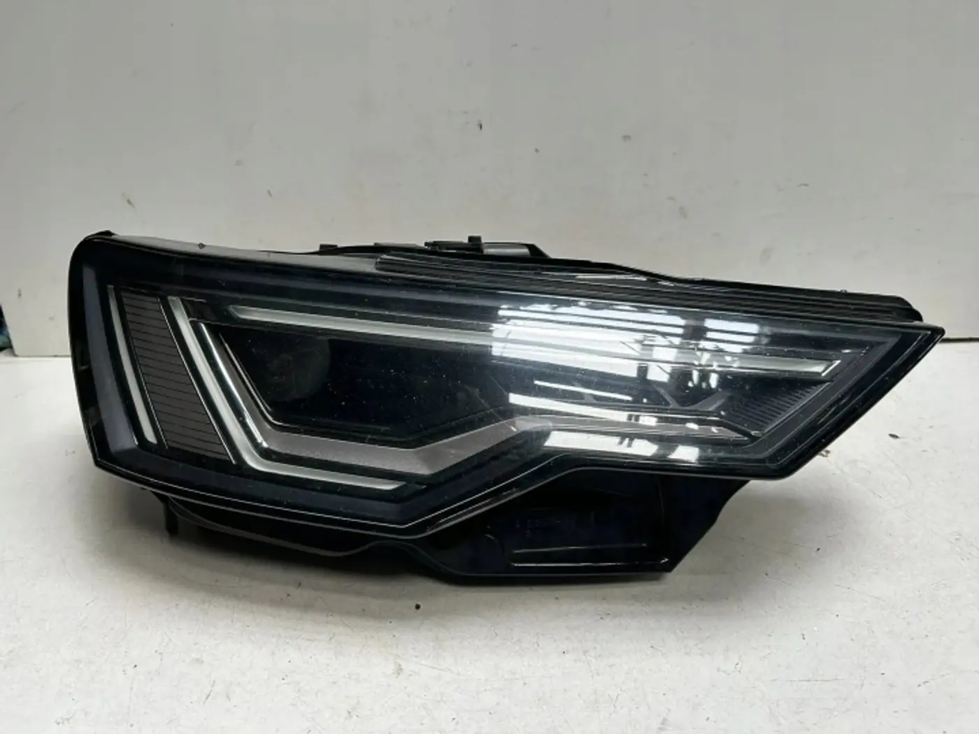 Фара правая к Audi S6 2006