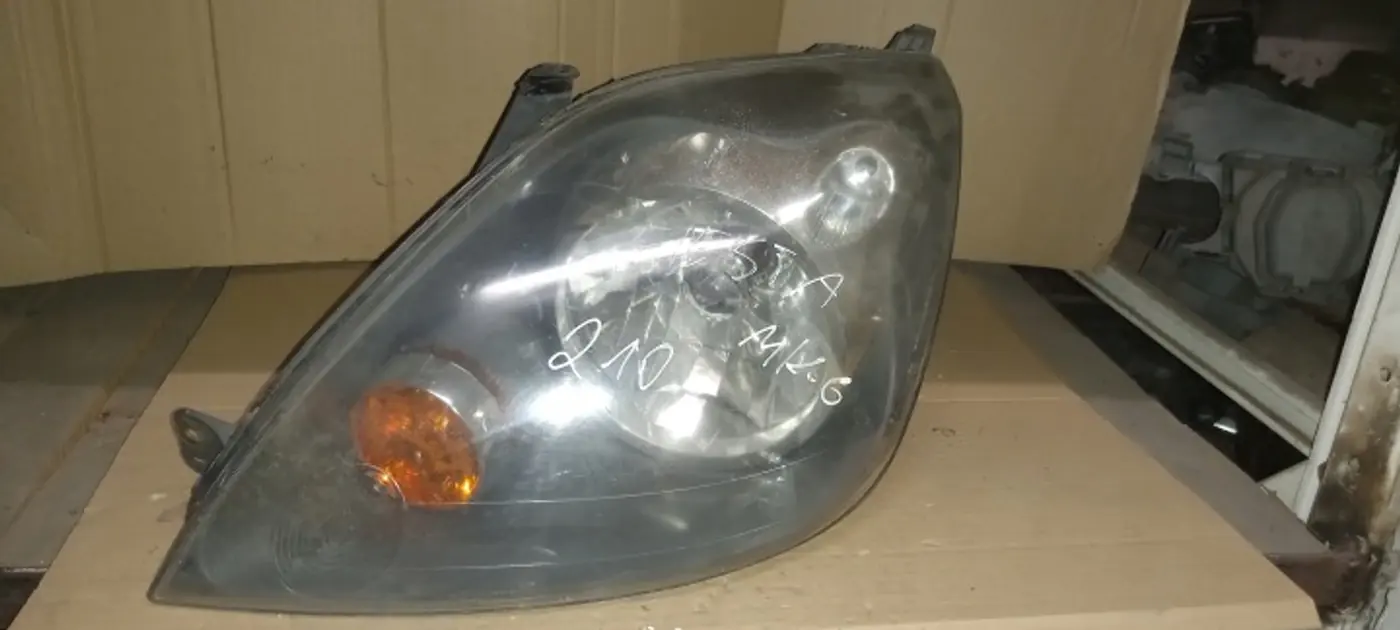 Фара левая к Ford Fiesta 2008