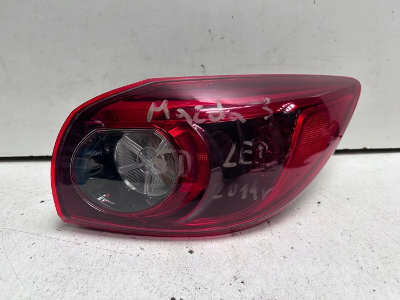 Фонарь задний правый к Mazda 121 1996