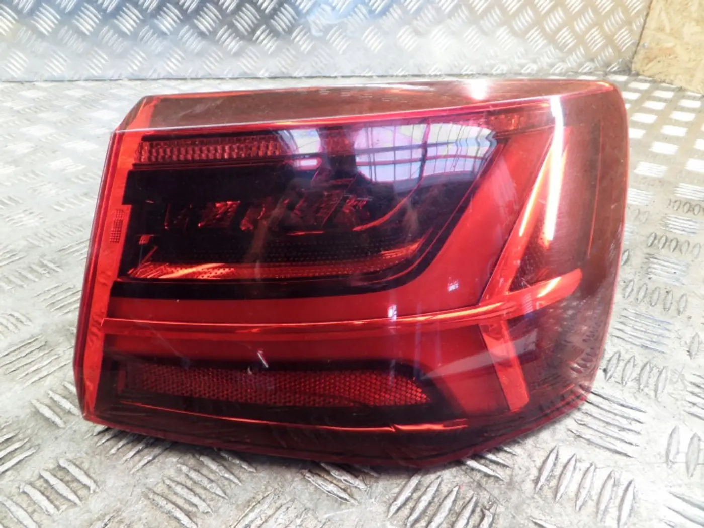 Фонарь задний правый к Audi S6 2014