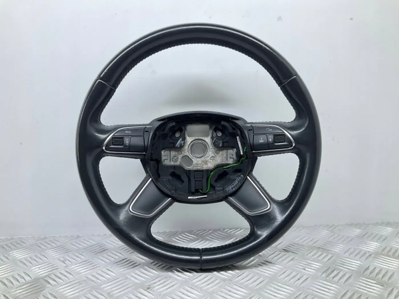 Руль к Audi S4 2011