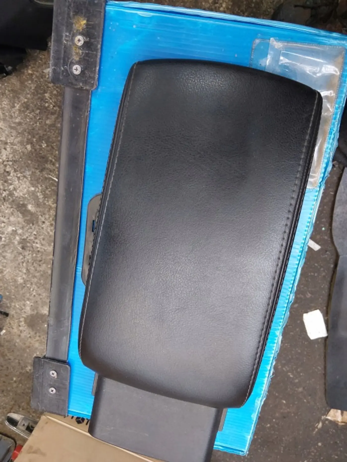 Подлокотник к Mazda 2 2007
