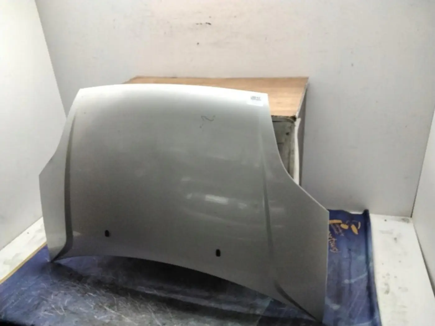 Капот к Ford Fiesta 2001