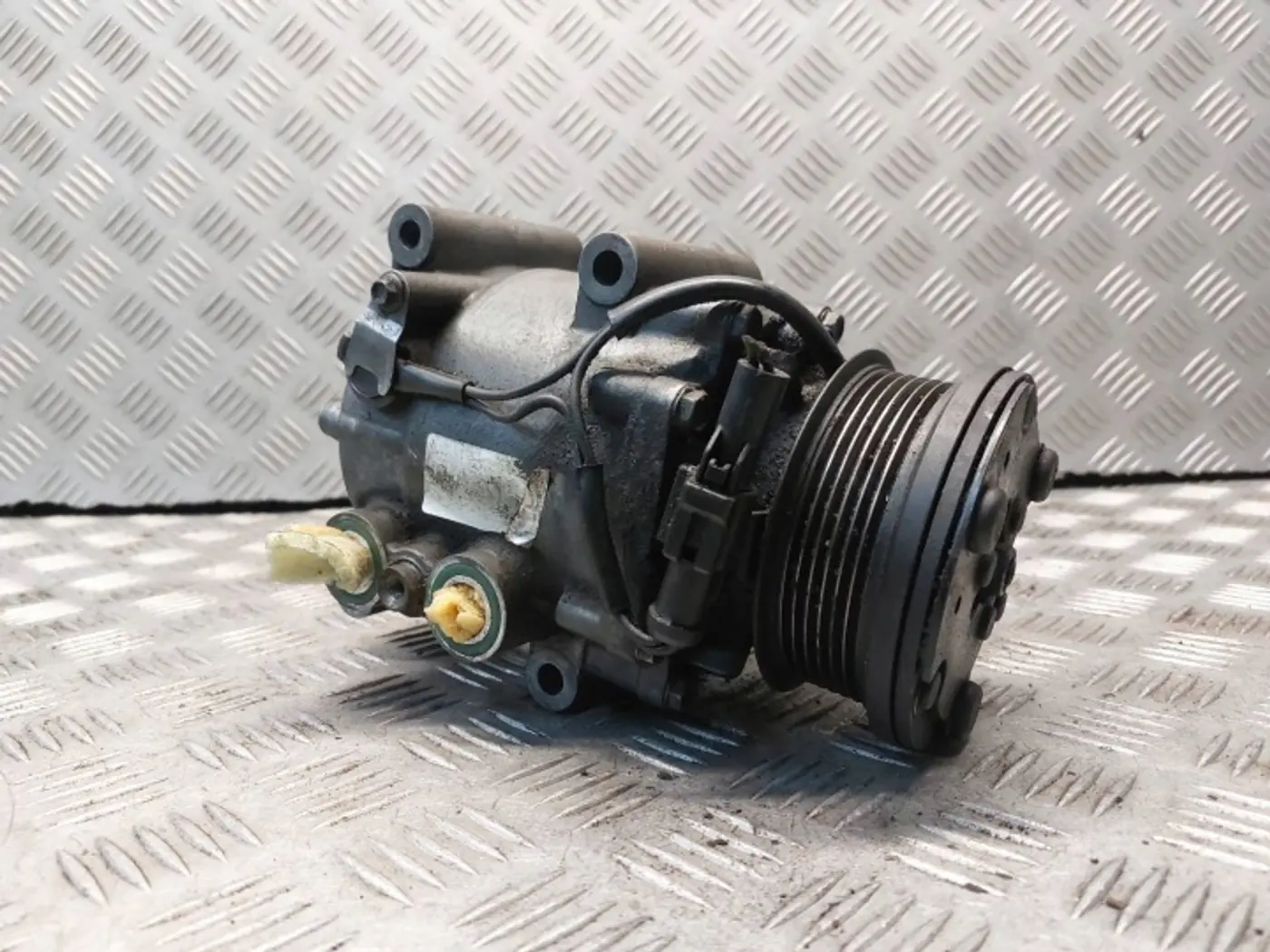 Компрессор кондиционера к Ford Fiesta 2001