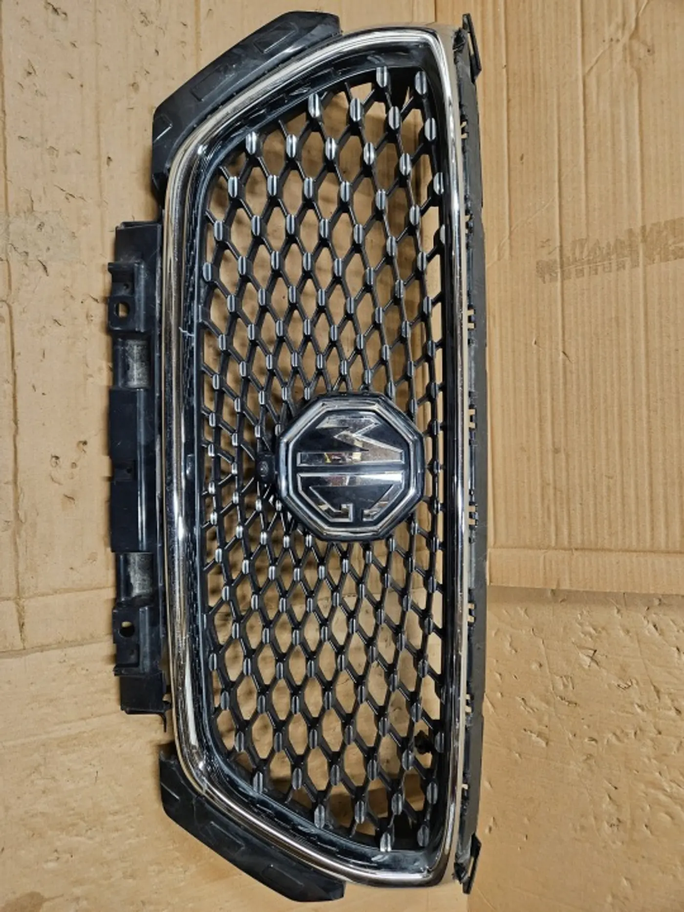Решетка радиатора к MG ZS 2001