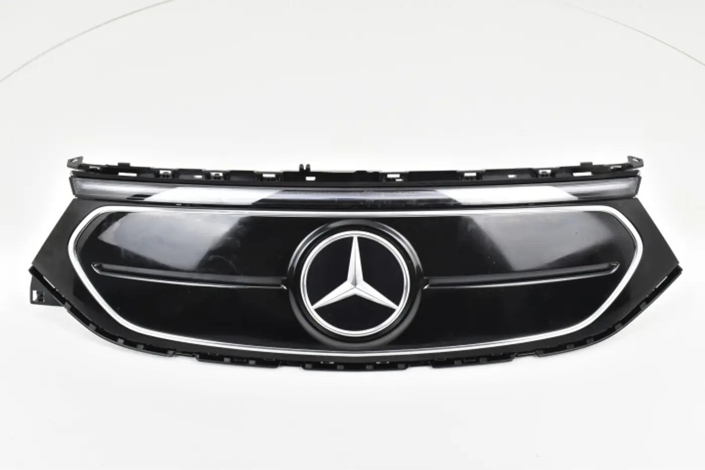 Решетка радиатора к Mercedes-Benz EQA 2023