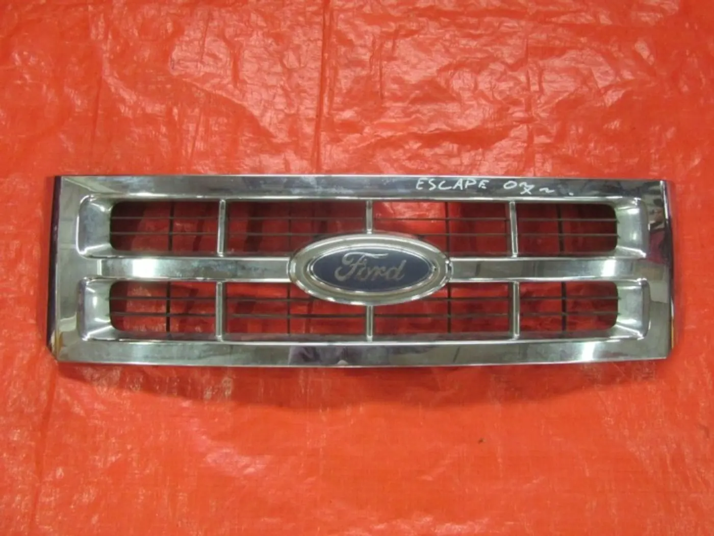 Решетка радиатора к Ford Escape 2007
