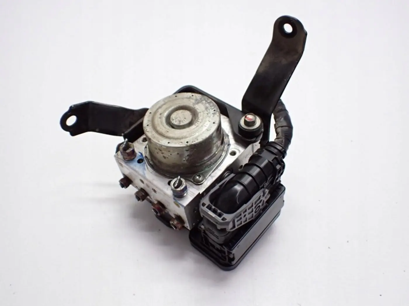 Блок ABS к Mitsubishi L200 2015