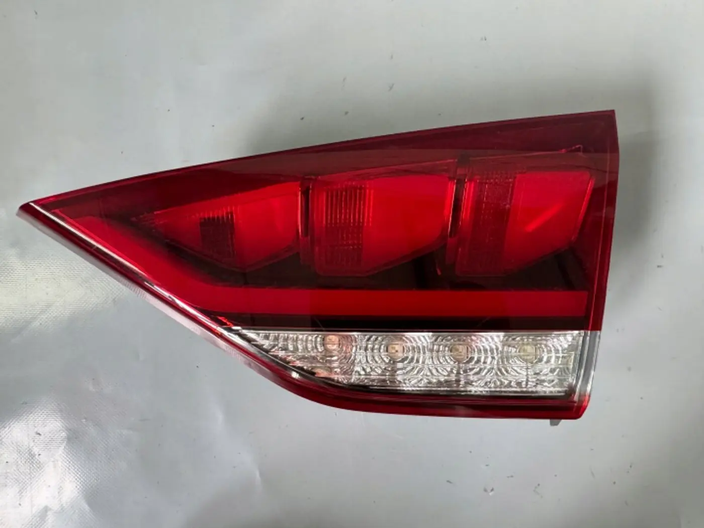 Фонарь задний правый к Genesis G80 2020