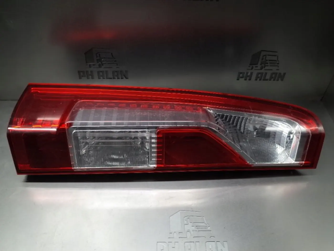 Фонарь задний левый к Opel Super Six 2010