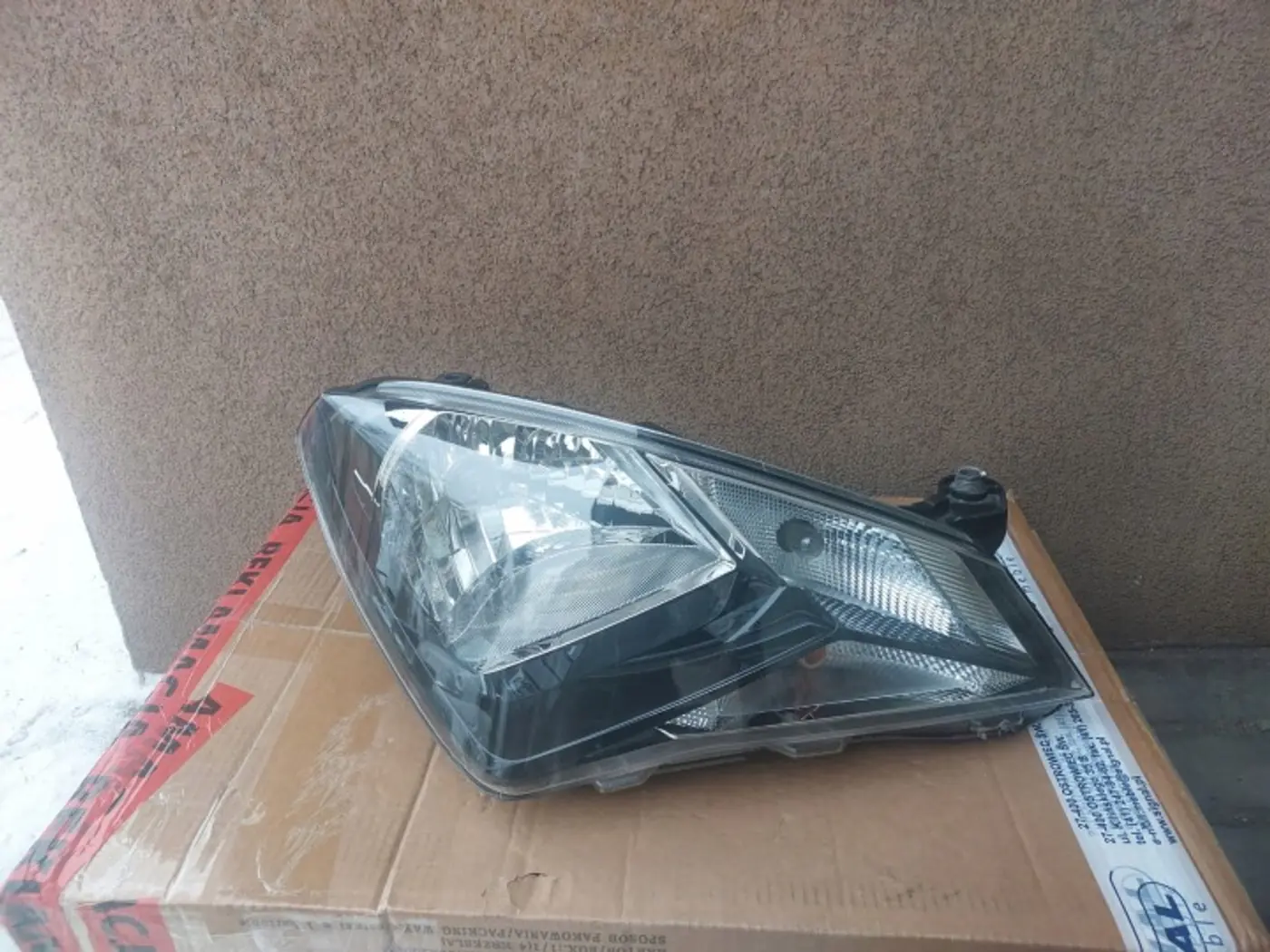 Фара правая к SEAT Mii 2011