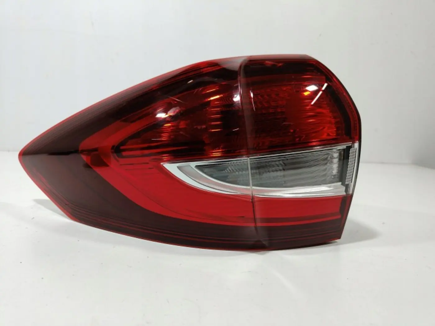 Фонарь задний левый к Ford C-MAX 2010