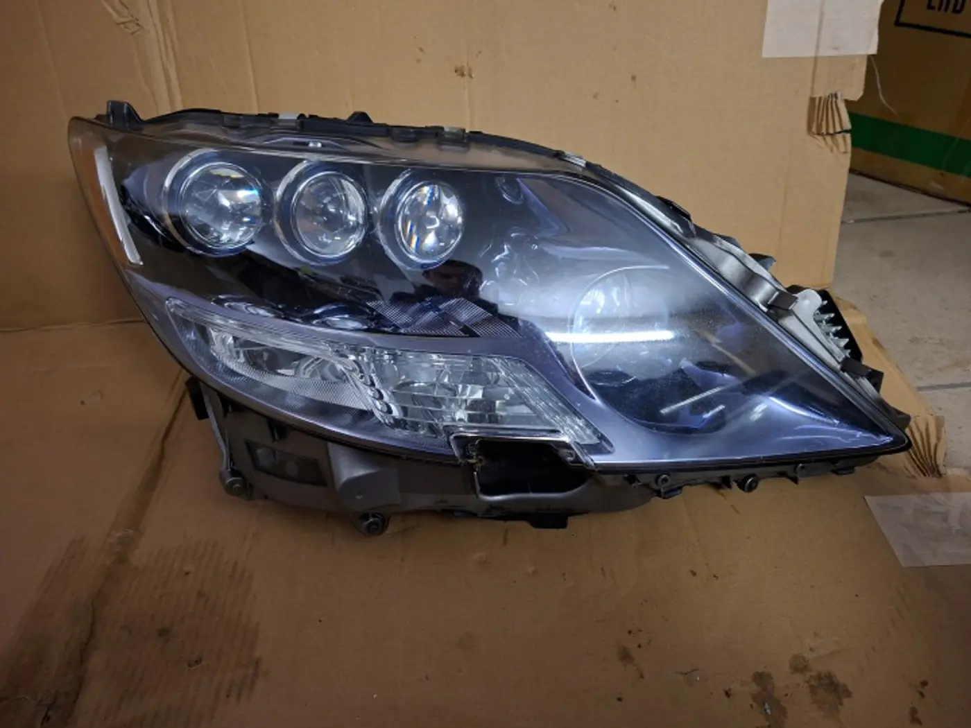 Фара правая к Lexus LS 2006