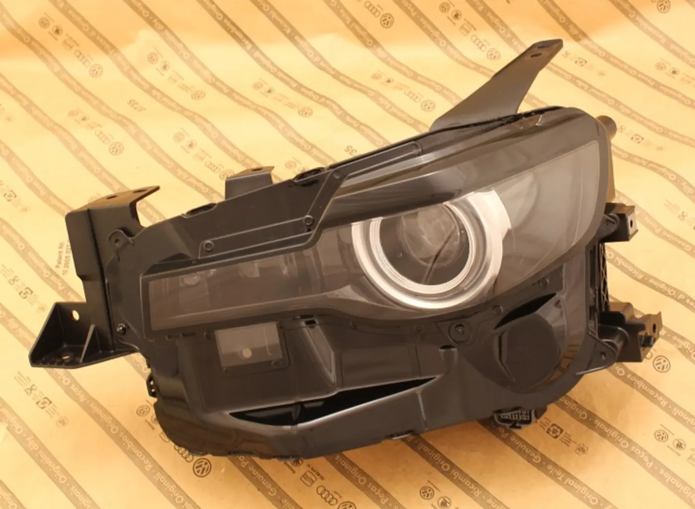 Фара левая к Mazda MX-30 2020