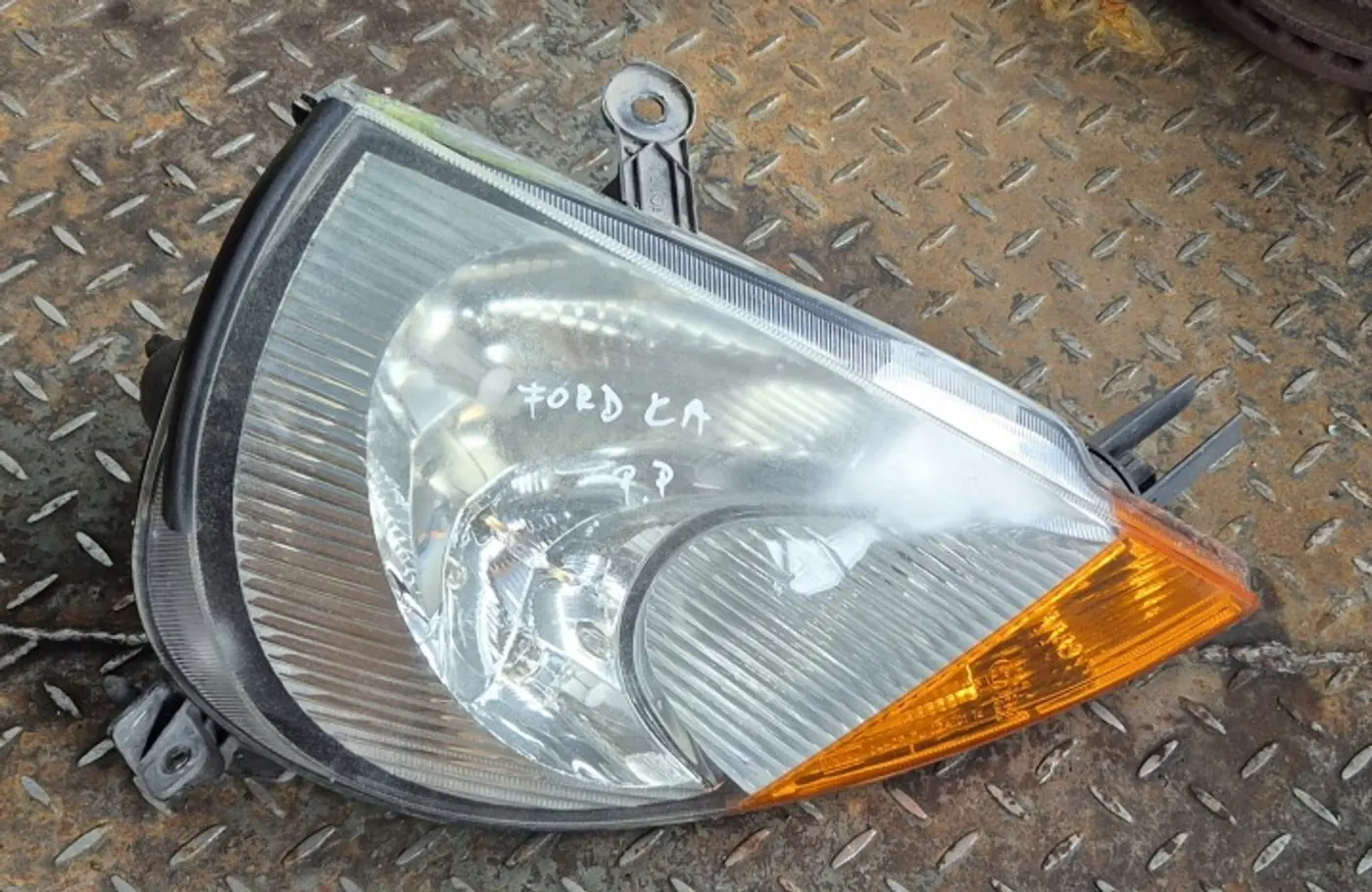 Фара правая к Ford KA 1996