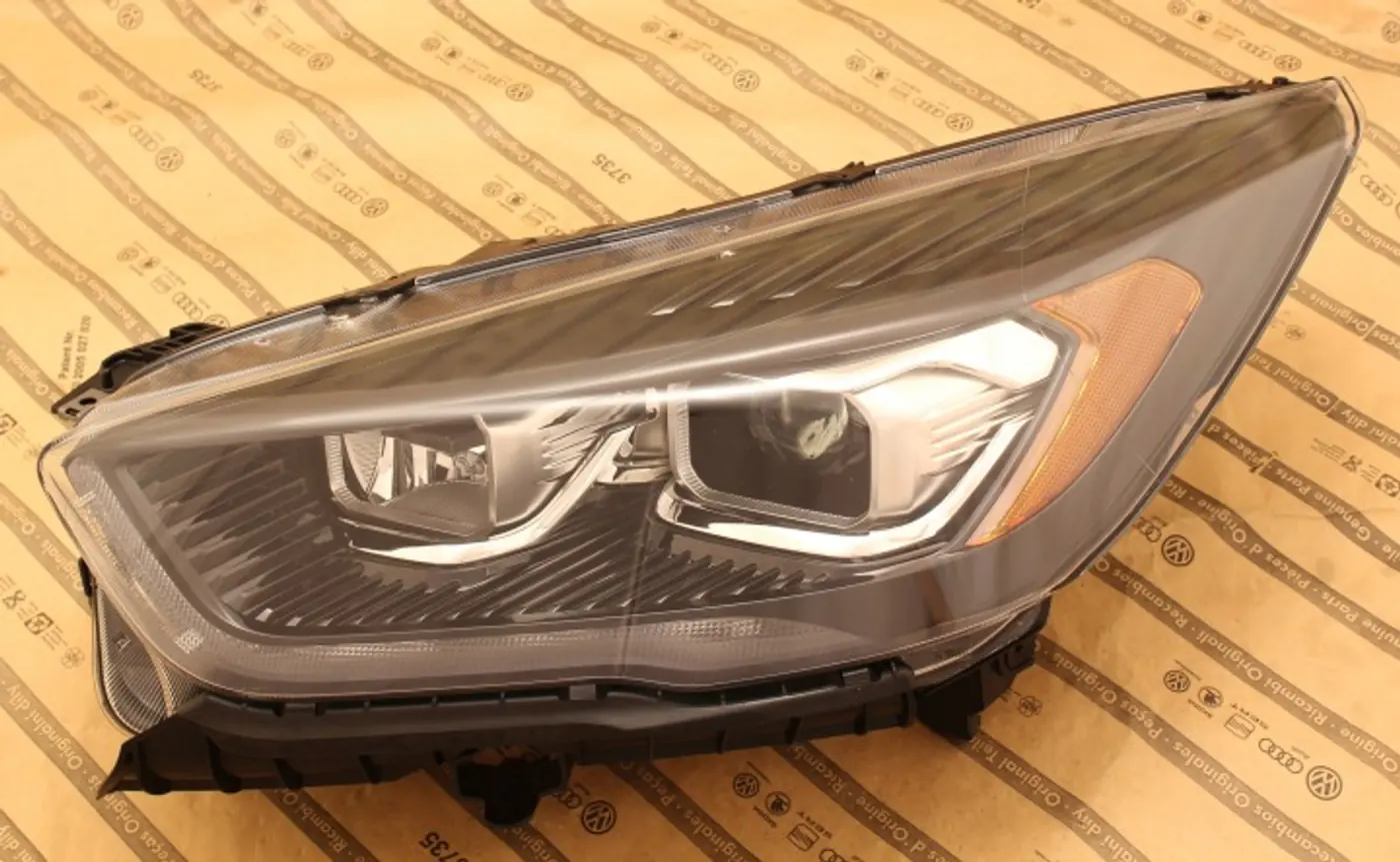 Фара левая к Ford Kuga 2016