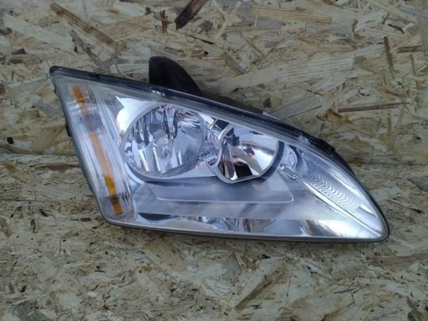 Фара левая к Ford Focus 2005