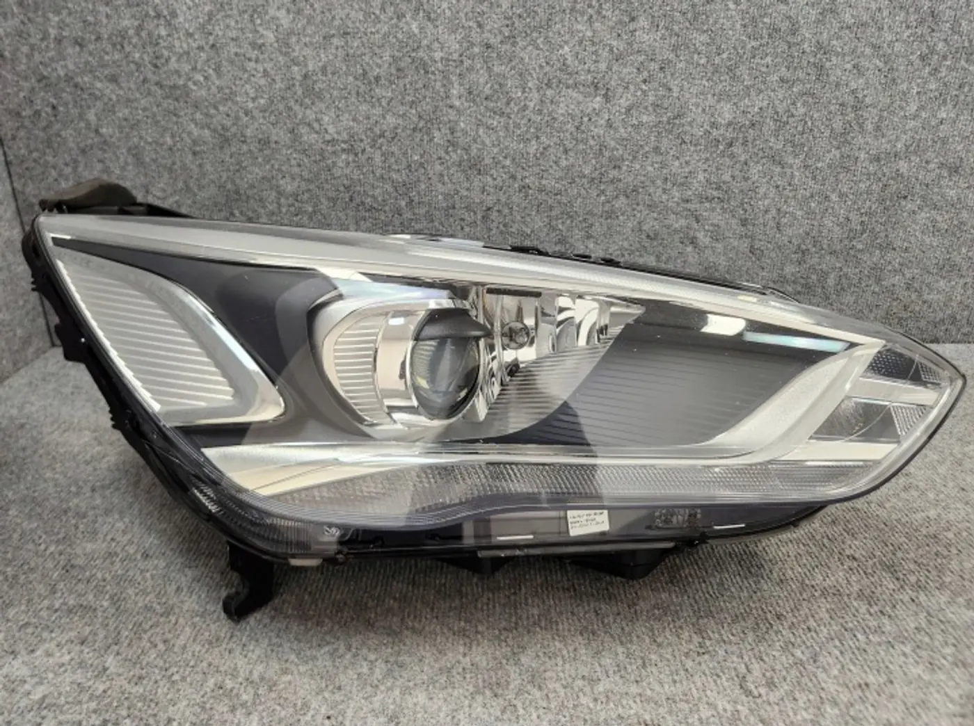 Фара правая к Ford C-MAX 2015