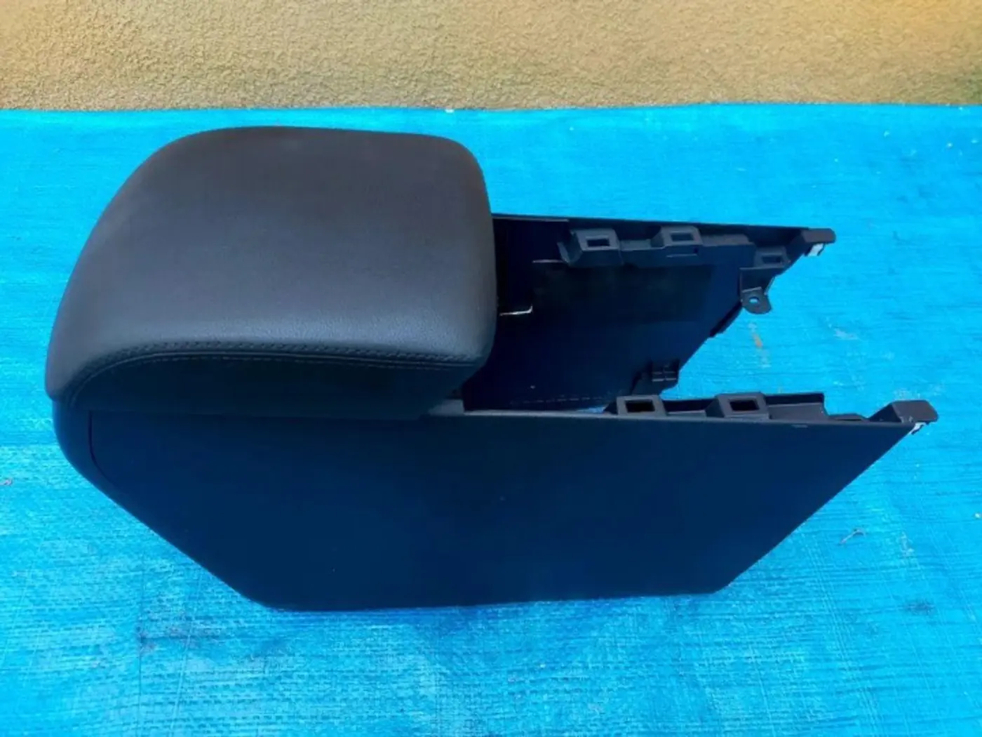 Подлокотник к Mazda 3 2016