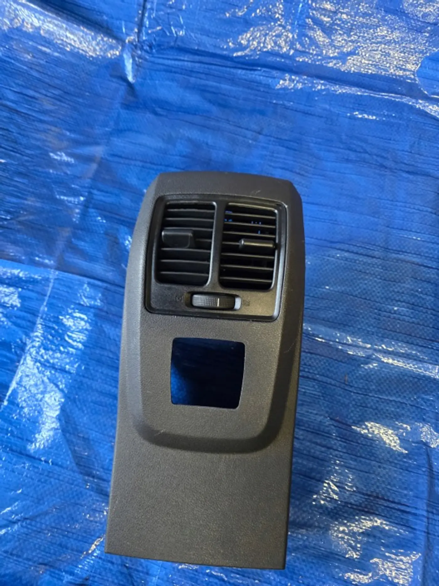 Подлокотник к Ford C-MAX 2010